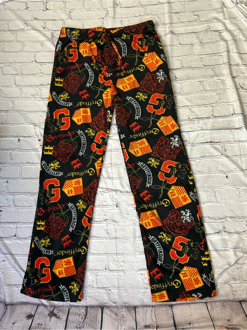Warner Bros. Gryffindor Print Men’s Lounge Pants - Black with Red & Gold